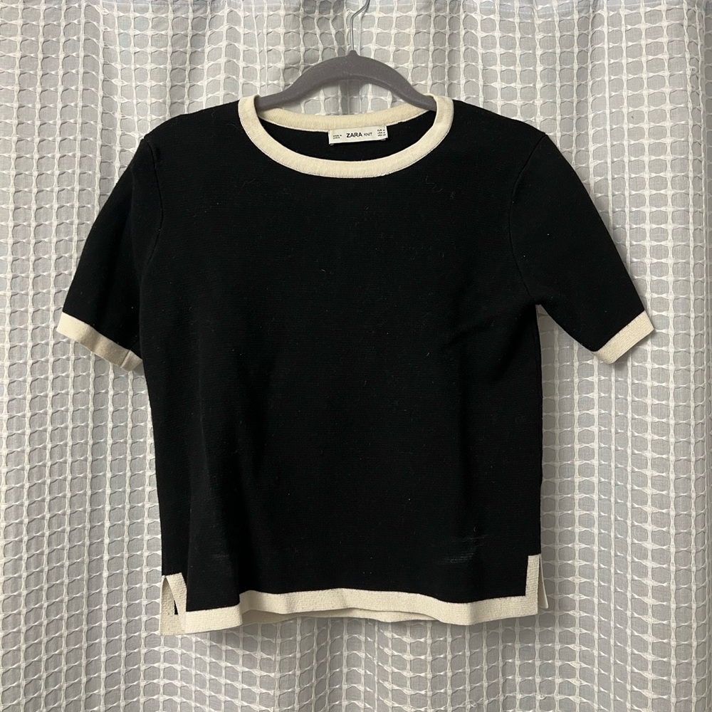 Zara black & white thick knit top